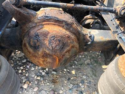 Eaton RS404 Rear Axle Housing for a Freightliner Columbia 120