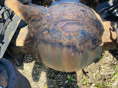 Eaton RS404 Rear Axle Housing for a Freightliner Cascadia