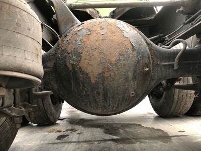 Eaton RS404 Rear Axle Housing for a Freightliner Classic XL