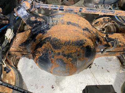 Eaton RS404 Rear Axle Housing for a Freightliner Columbia 120