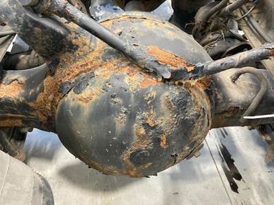Eaton RS404 Rear Axle Housing for a Freightliner Cascadia