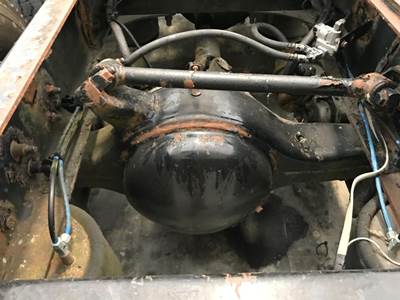 Eaton RS404 Rear Axle Housing for a Freightliner FLD120