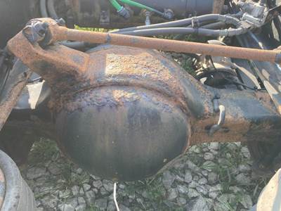 Eaton RS404 Rear Axle Housing for a Freightliner Cascadia