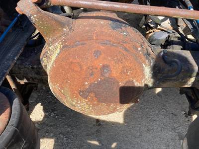 Eaton RS404 Rear Axle Housing for a Freightliner Columbia 120