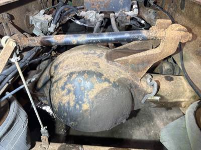 Eaton RS404 Rear Axle Housing for a International 9100