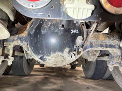 Eaton RS404 Rear Axle Housing for a Freightliner Cascadia