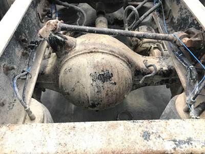 Eaton RS404 Rear Axle Housing for a Freightliner FLD112