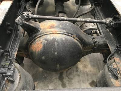 Eaton RST40 Rear Axle Housing for a Freightliner Cascadia