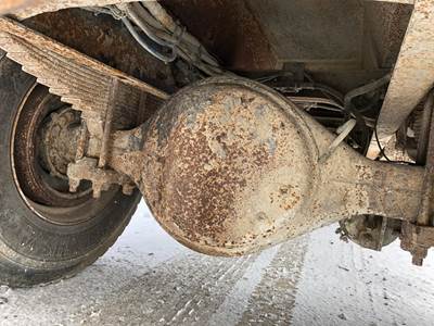 Eaton S26-190 Rear Axle Housing for a International 4400