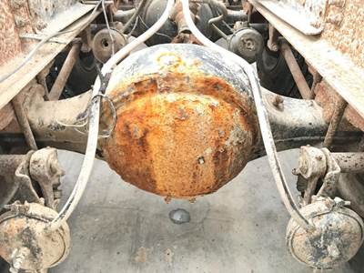 International RA472 Rear Axle Housing for a International 9300