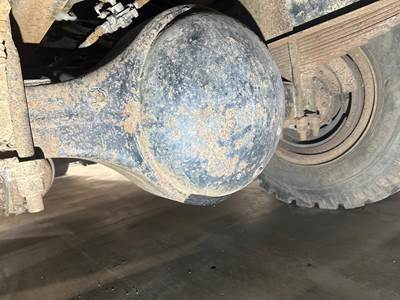 International RA57 Rear Axle Housing for a International 4200 Transtar