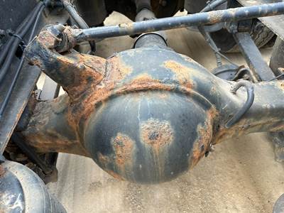 Meritor 3200F2216 Rear Axle Housing for a Freightliner Cascadia