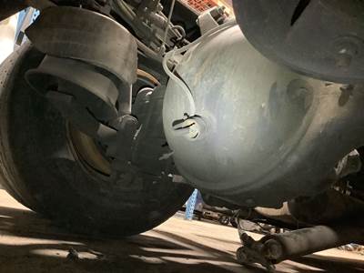 Meritor ME20165 Rear Axle Housing for a Freightliner Cascadia