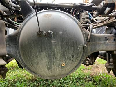 Meritor ME20165 Rear Axle Housing for a Freightliner Cascadia