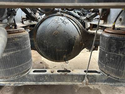 Meritor ME20165 Rear Axle Housing for a Volvo VNL