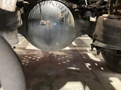 Meritor ME20165 Rear Axle Housing for a Freightliner Cascadia