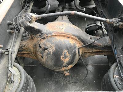 Meritor MR2014X Rear Axle Housing for a Freightliner Cascadia