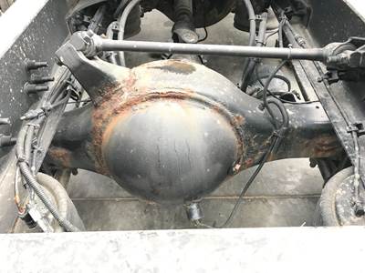 Meritor MR2014X Rear Axle Housing for a Freightliner Cascadia