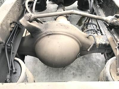 Meritor MR2014X Rear Axle Housing for a Freightliner Cascadia