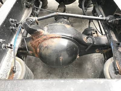 Meritor MR2014X Rear Axle Housing for a Freightliner Cascadia