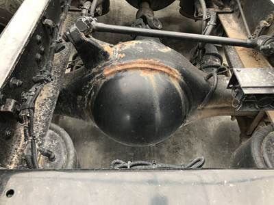 Meritor MR2014X Rear Axle Housing for a Freightliner Cascadia