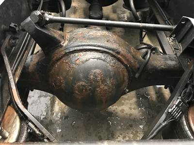 Meritor MR2014X Rear Axle Housing for a Freightliner Cascadia