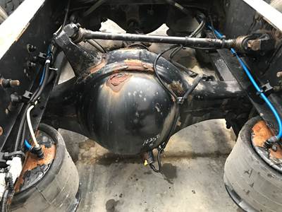 Meritor MR2014X Rear Axle Housing for a Freightliner Cascadia