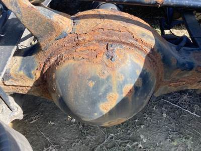 Meritor MR2014X Rear Axle Housing for a Freightliner Cascadia