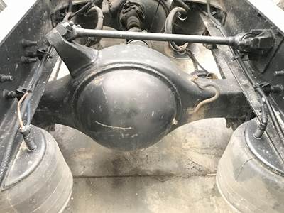 Meritor MR2014X Rear Axle Housing for a Freightliner Cascadia