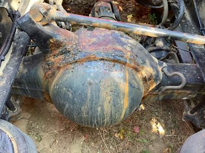 Meritor MR2014X Rear Axle Housing for a Freightliner Cascadia