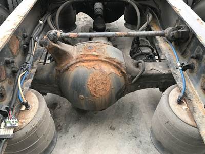 Meritor MR2014X Rear Axle Housing for a Freightliner Cascadia