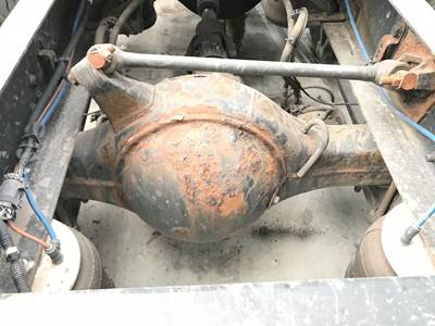 Meritor MR2014X Rear Axle Housing for a Freightliner Cascadia