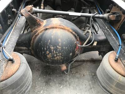 Meritor MR2014X Rear Axle Housing for a Freightliner Cascadia