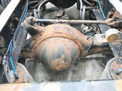 Meritor MR2014X Rear Axle Housing for a Freightliner Cascadia