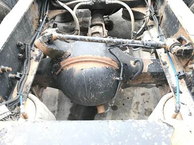 Meritor MR2014X Rear Axle Housing for a Freightliner Cascadia
