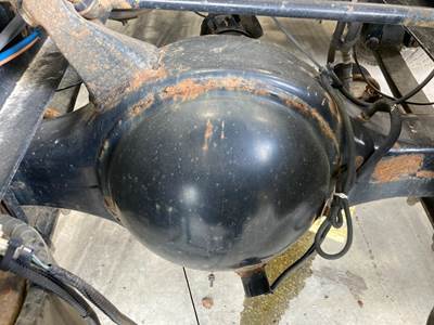 Meritor MR2014X Rear Axle Housing for a Freightliner Cascadia