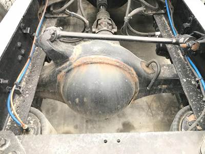 Meritor MR2014X Rear Axle Housing for a Freightliner Cascadia