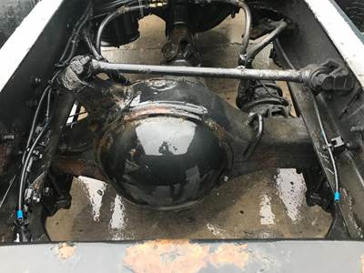 Meritor MR2014X Rear Axle Housing for a Freightliner Cascadia