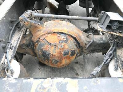 Meritor MR2014X Rear Axle Housing for a Freightliner Cascadia