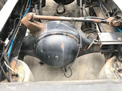 Meritor MR2014X Rear Axle Housing for a Freightliner Cascadia