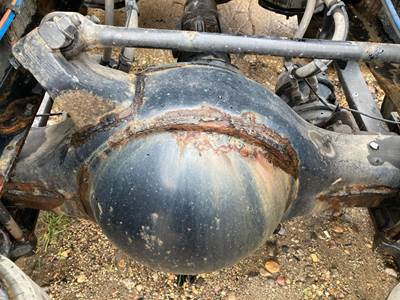 Meritor MR2014X Rear Axle Housing for a Freightliner Cascadia