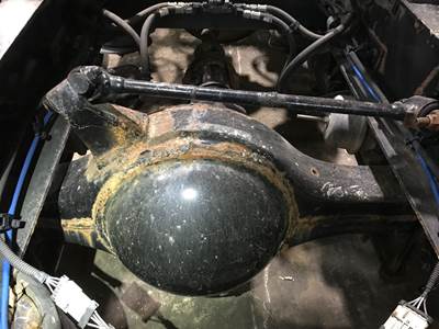 Meritor MR2014X Rear Axle Housing for a Freightliner Cascadia