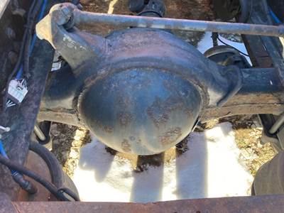 Meritor MR2014X Rear Axle Housing for a Freightliner Cascadia