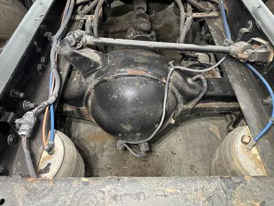 Meritor MR2014X Rear Axle Housing for a Freightliner Cascadia