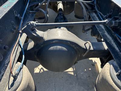 Meritor MR2014X Rear Axle Housing for a Freightliner Cascadia