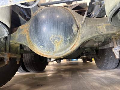 Meritor MR2014X Rear Axle Housing for a Freightliner Cascadia