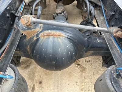 Meritor MR2014X Rear Axle Housing for a Freightliner Cascadia