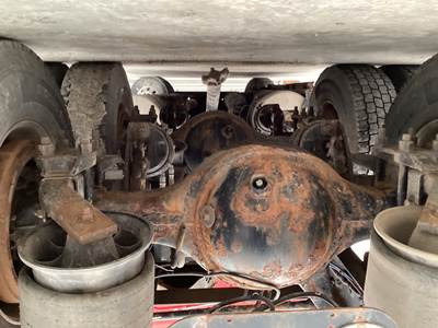 Meritor MR2014X Rear Axle Housing for a Freightliner Cascadia