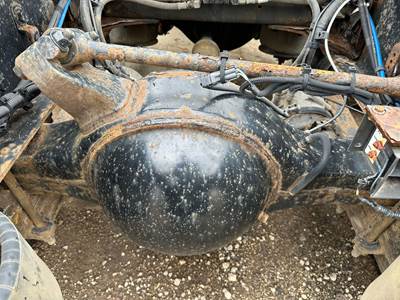 Meritor MR2014X Rear Axle Housing for a Freightliner Cascadia