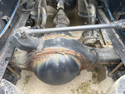 Meritor MR2014X Rear Axle Housing for a Freightliner Cascadia